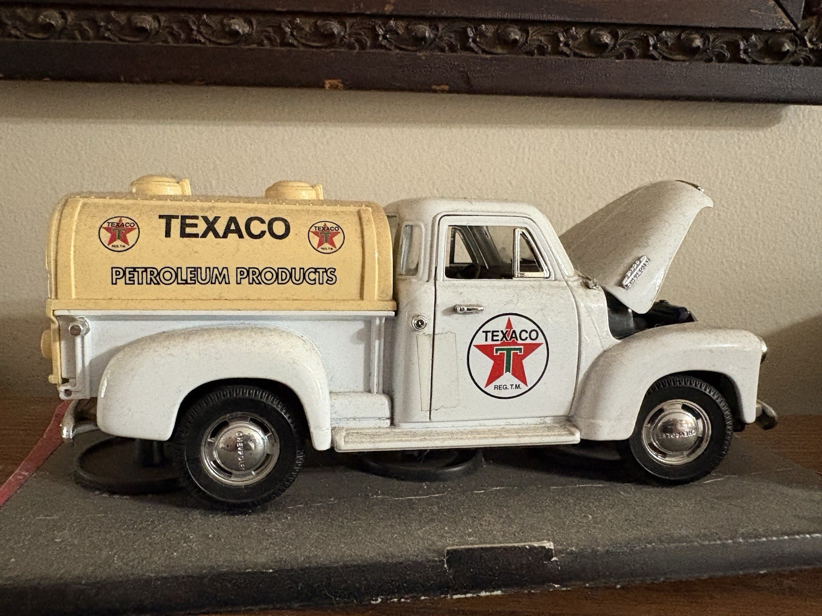 1:18 Scale Diecast Mira 1953 Chevrolet Pickup Truck with Texaco Tank