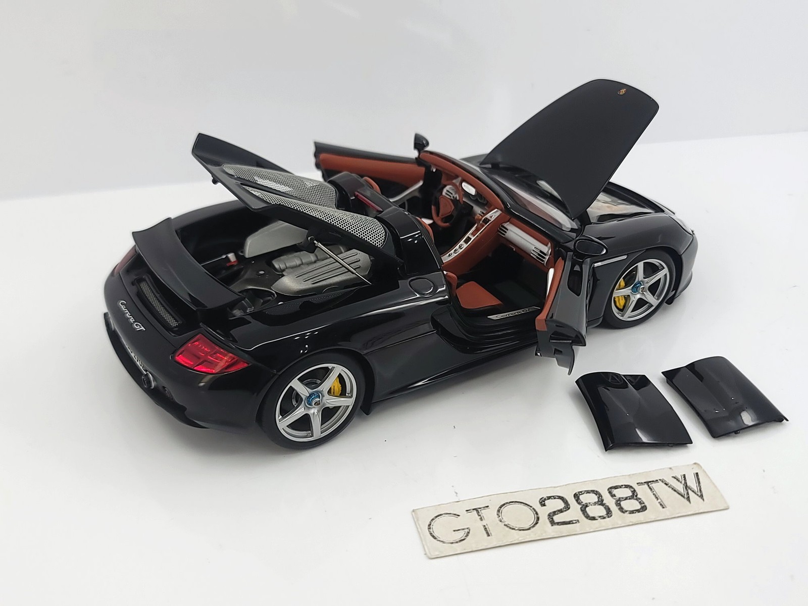 AUTOart 1:18 scale Porsche Carrera GT Black / Red Interior 78042 *AS IS*