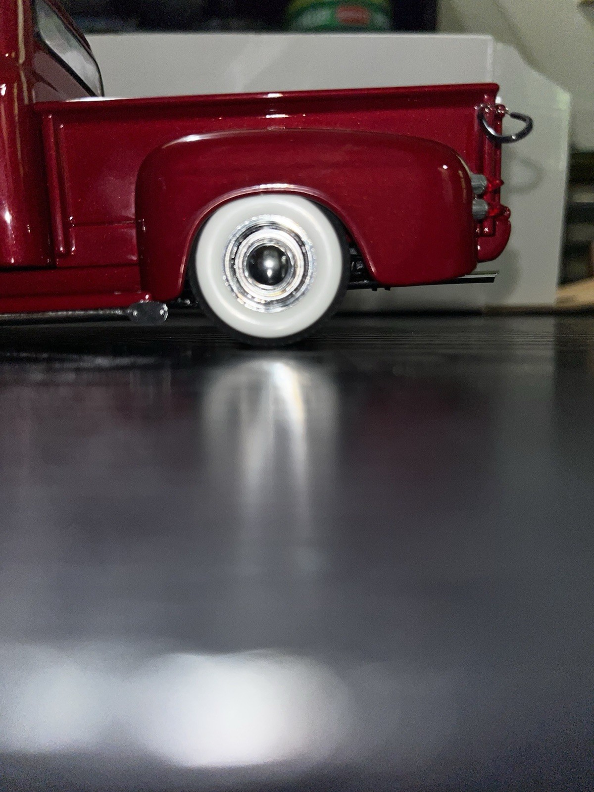 1951 FORD F-150 CUSTOM PICKUP DANBURY MINT CANDY APPLE RED 1:24 DIECAST MODEL