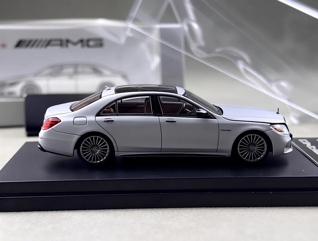 RM 1:64 Silver S63 W222 V12 Luxury Sedan Sports Model Diecast Metal Car