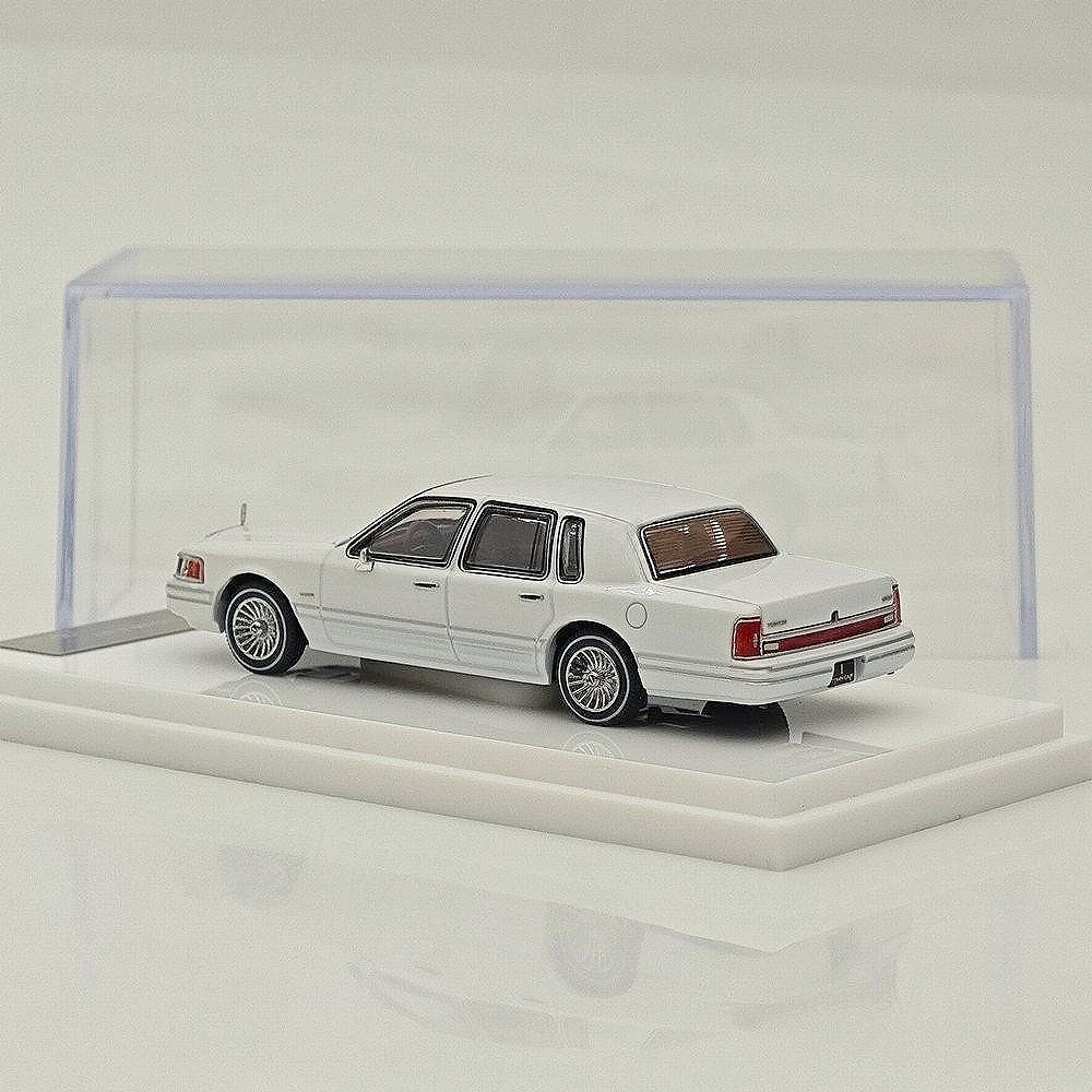 1/64 MK Miniatures Lincoln Town Car Luxury Sedan Limited Diecast Metal Model Car