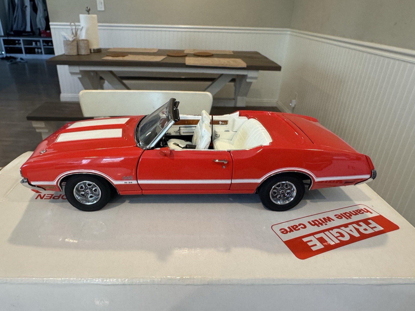 1970 Oldsmobile 442 W-30 Die Cast Model Car 1:24 Scale by the Danbury Mint