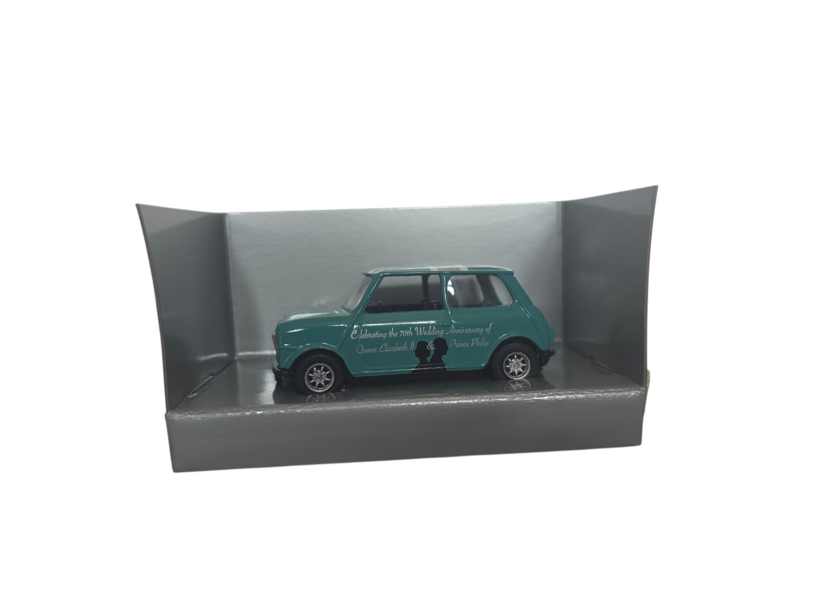 ​Corgi CC82108 Classic Mini Queen Elizabeth II 70th Wedding Anniversary Box 1:36