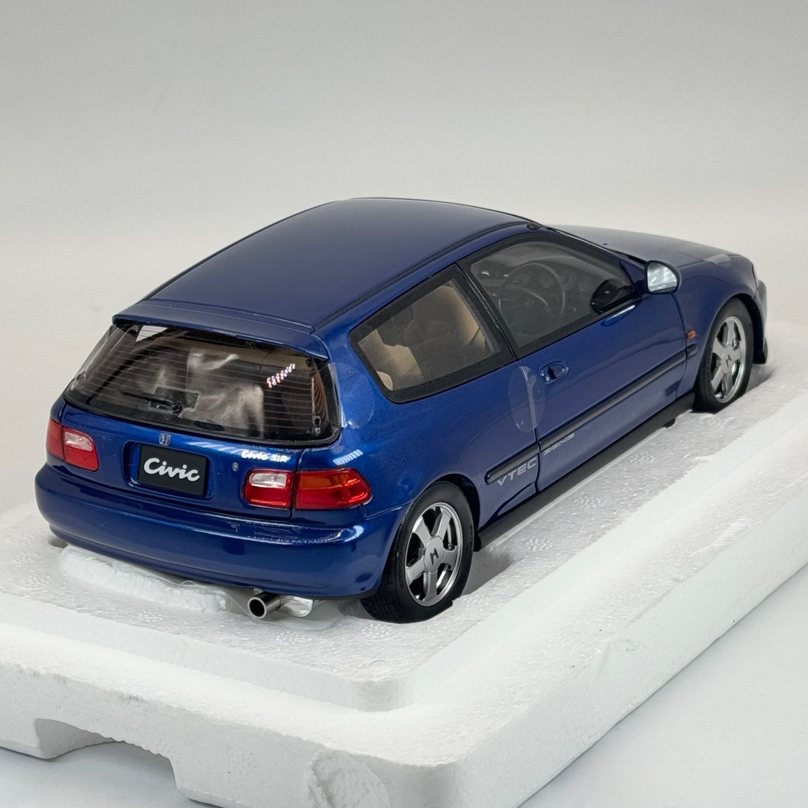 *BRAND NEW* LCD 1/18 Honda Civic EG9 MK5