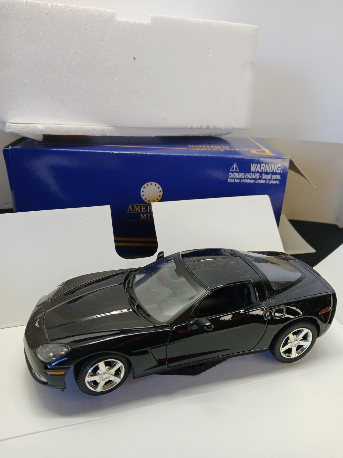 American Mint 1:24 Diecast – 2005 Chevrolet Corvette C6 in box