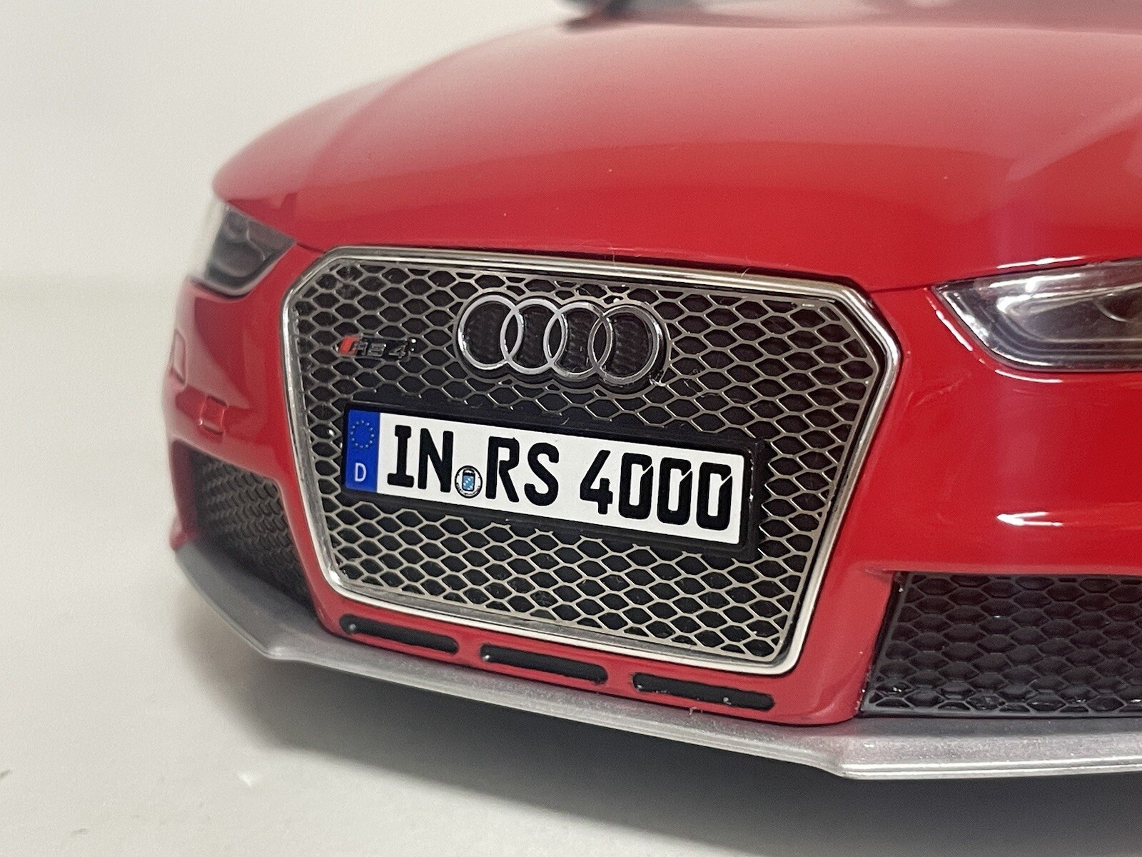 GT Spirit 1/18 Audi (B8)RS4 Avant Red 2013(GT016A)