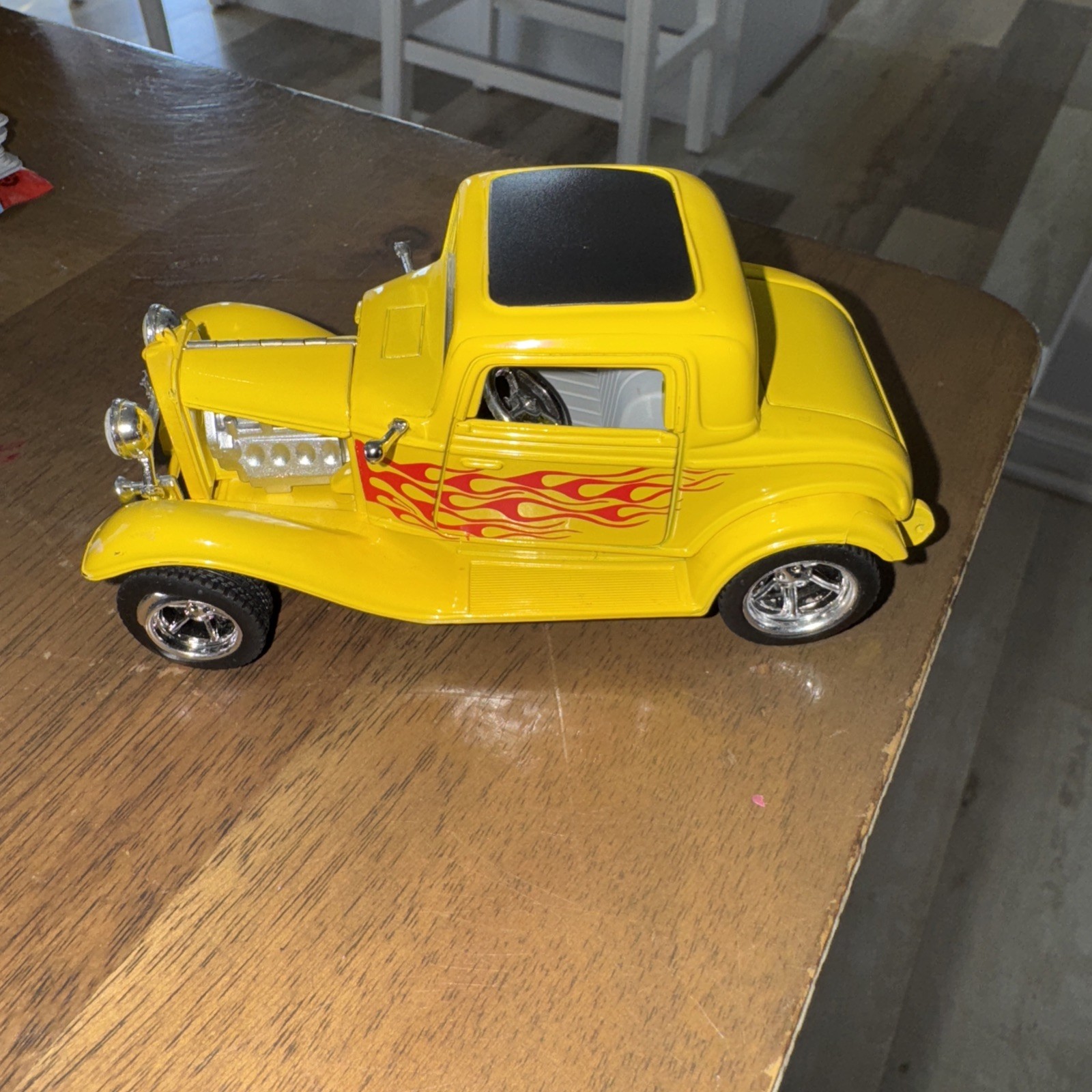 32 FORD COUPE CUSTOM W / REAL RIDERS CUSTOM CHROME YELLOW & CLEARCOATED 1:32%