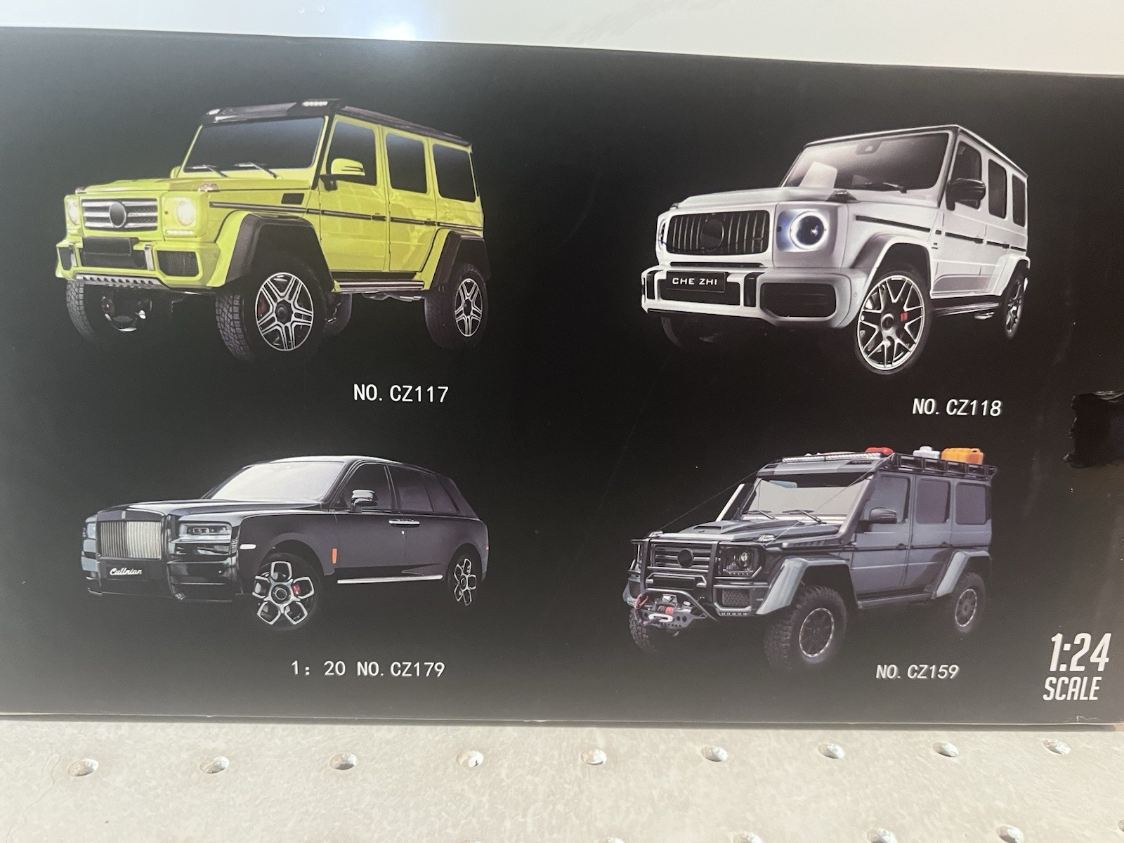 CHE ZHI 1:24 Mercedes-Benz G-Class Diecast Car Black/Gold Pull Back Sound/Light