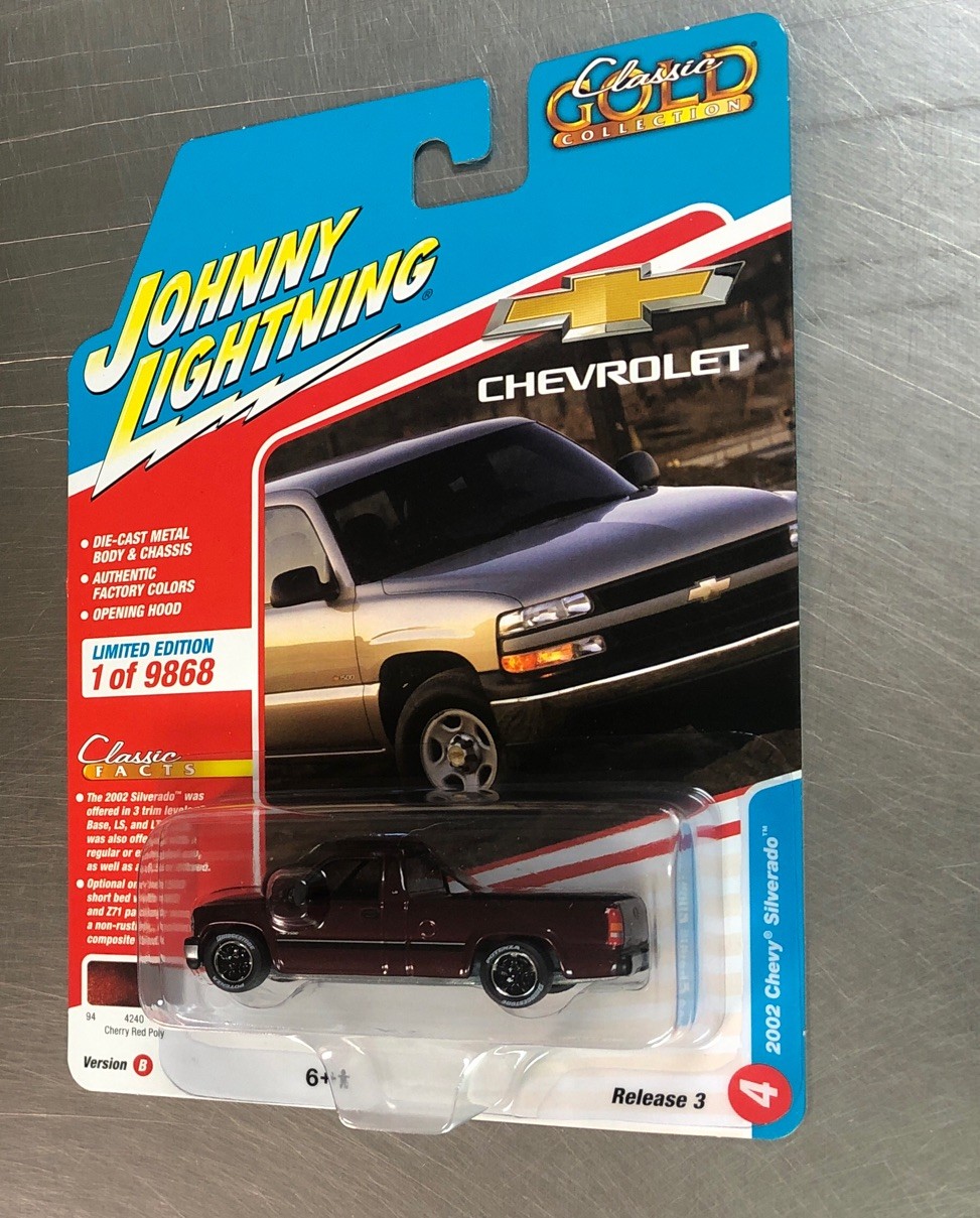 JOHNNY LIGHTNING CLASSIC GOLD 2002 CHEVY SILVERADO 1:64 SCALE VERSION B DIECAST
