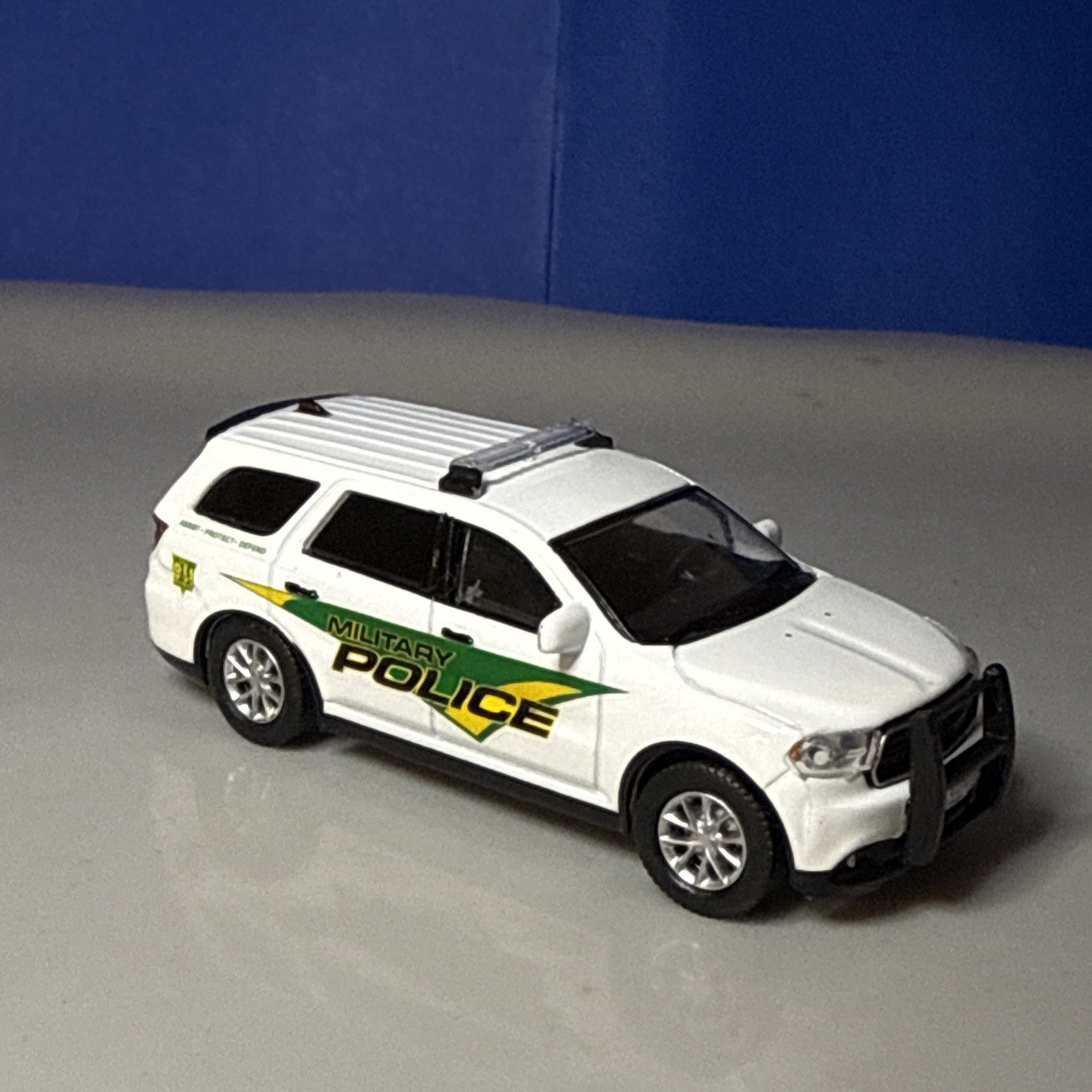 Greenlight 1:64 Custom Dodge Durango US Army Military Police