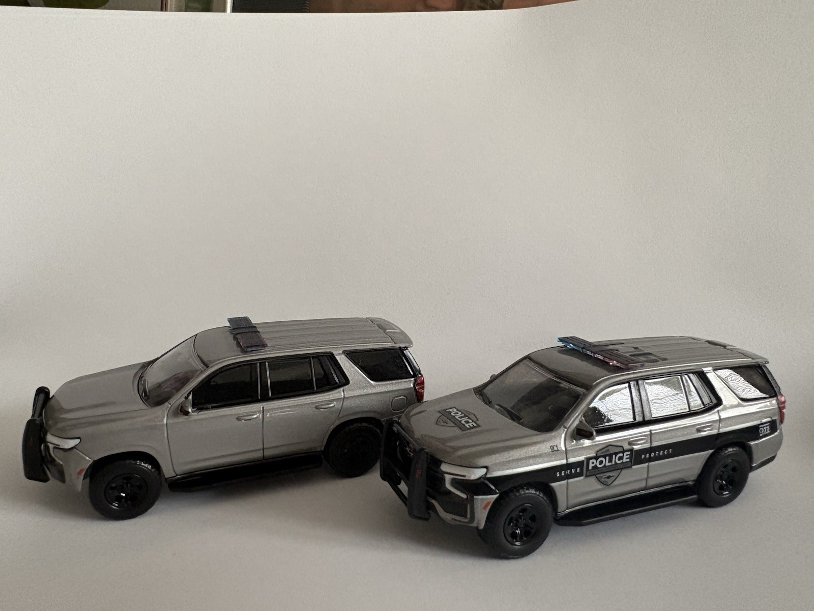 Greenlight 2021 Gray Chevrolet Tahoe SUV 1:64 Push Bar Light Bar