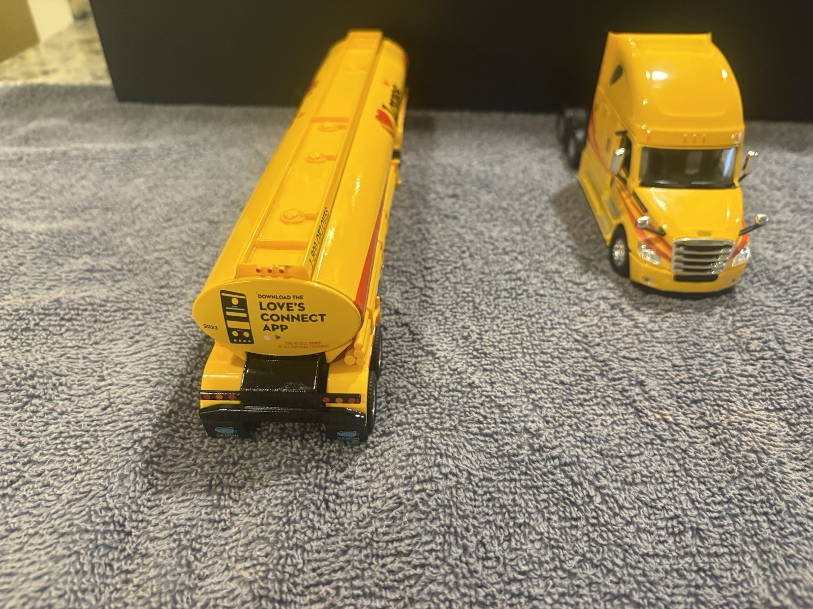 1:50 Diecast Fuel Tanker