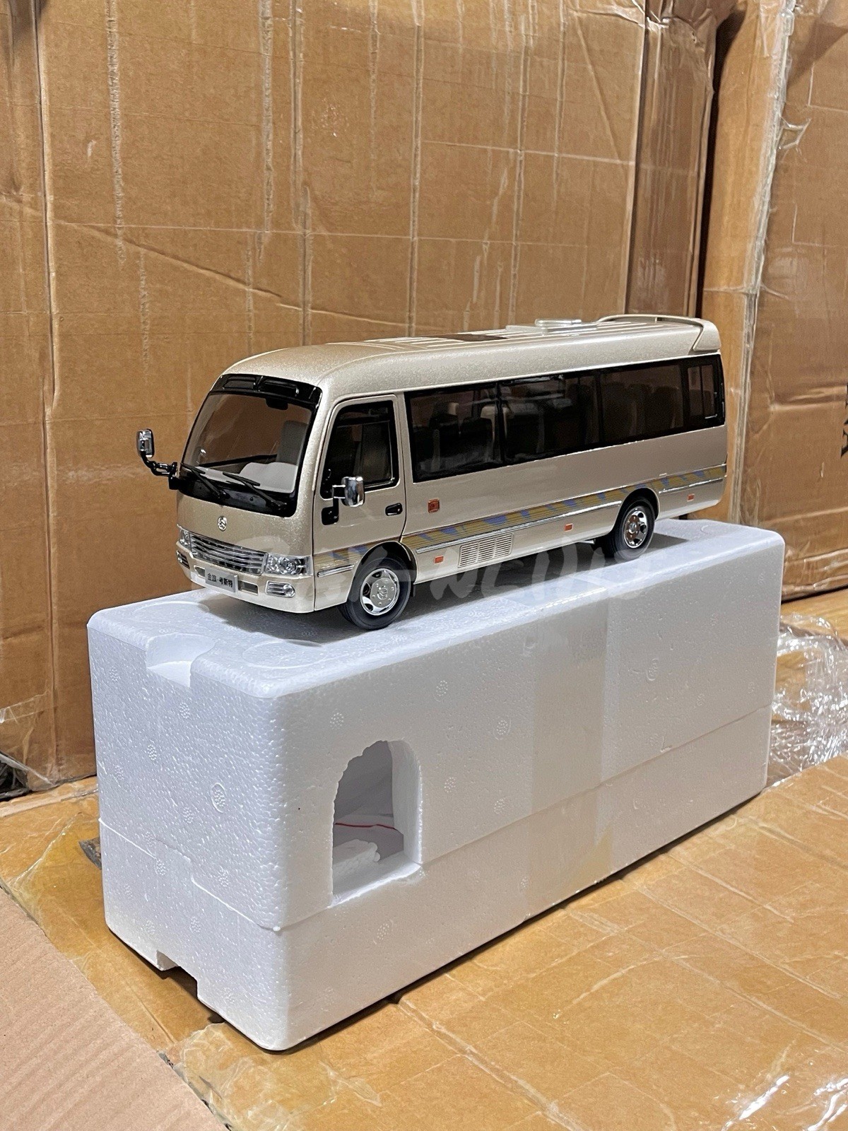 1:24 Scale Golden Dragon Coaster Minibus Diecast Model Car