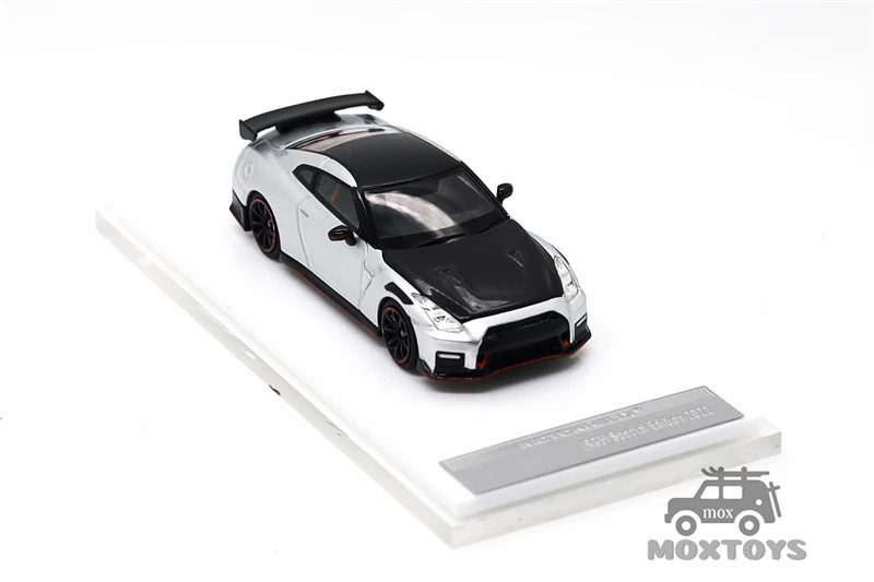 Motorhelix 1:64 R35 Special Edition 2022 Diecast Model Car