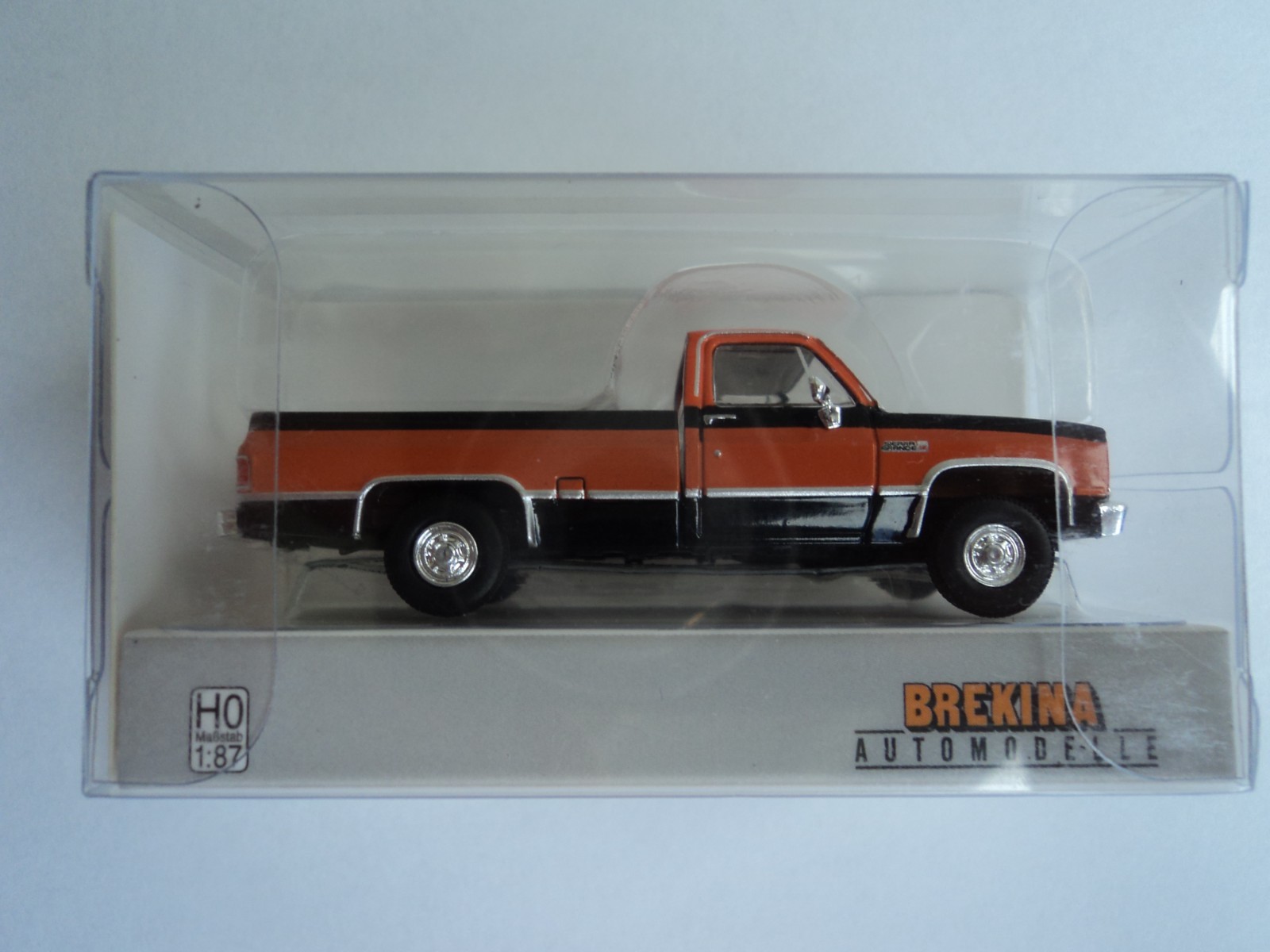 BREKINA 1981 GMC SIERRA GRANDE w /MOTORCYCLE ORANGE / BLACK HO 1/87 PLASTIC