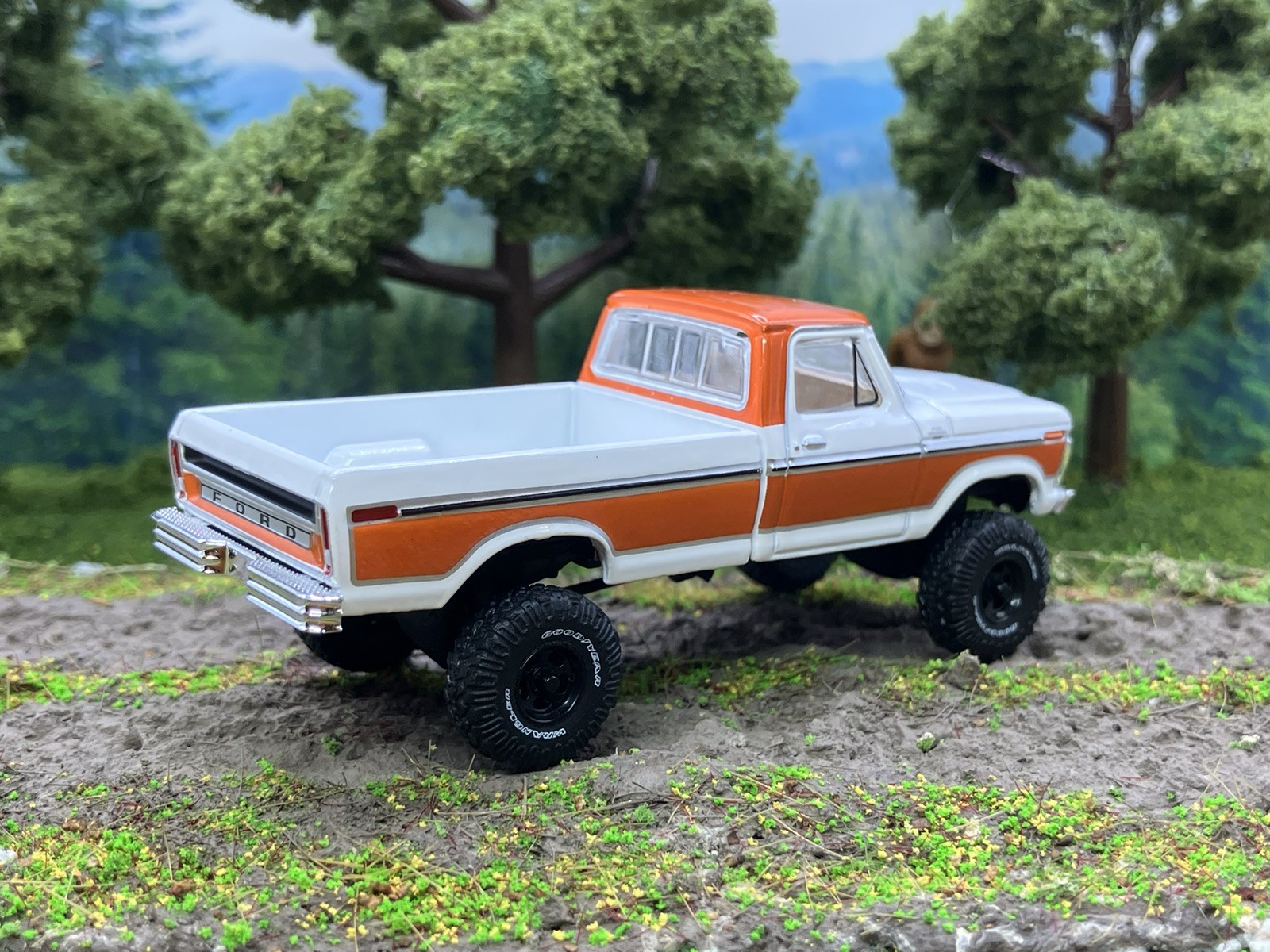 1977 Ford F-150 Ranger Explorer Lifted 4×4 Truck 1/64 Diecast Custom Greenlight
