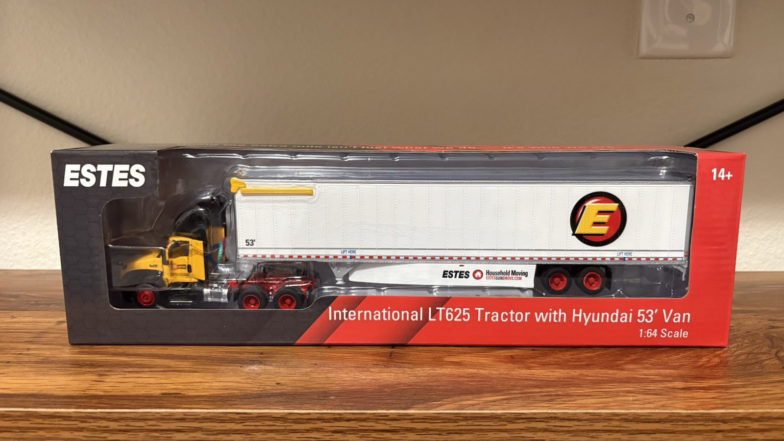 Diecast Masters 1/64 Estes LT625 and Hyundai 53’ w/ Added DCP Air Hose