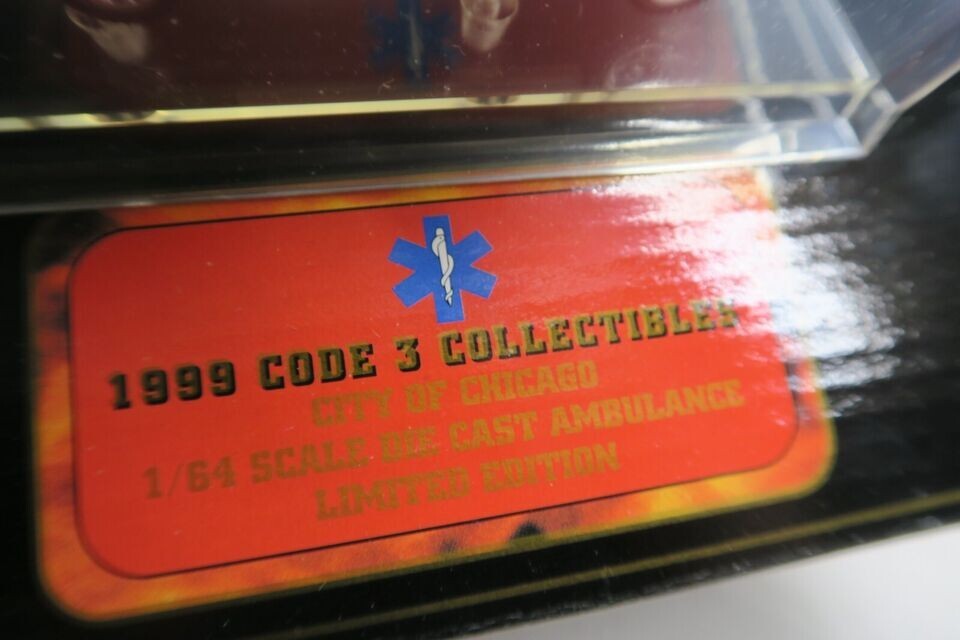 CODE 3 EMS CHICAGO FIRE DEPT FORD E 350 AMBULANCE #12056 LIMITED EDITION 1:64