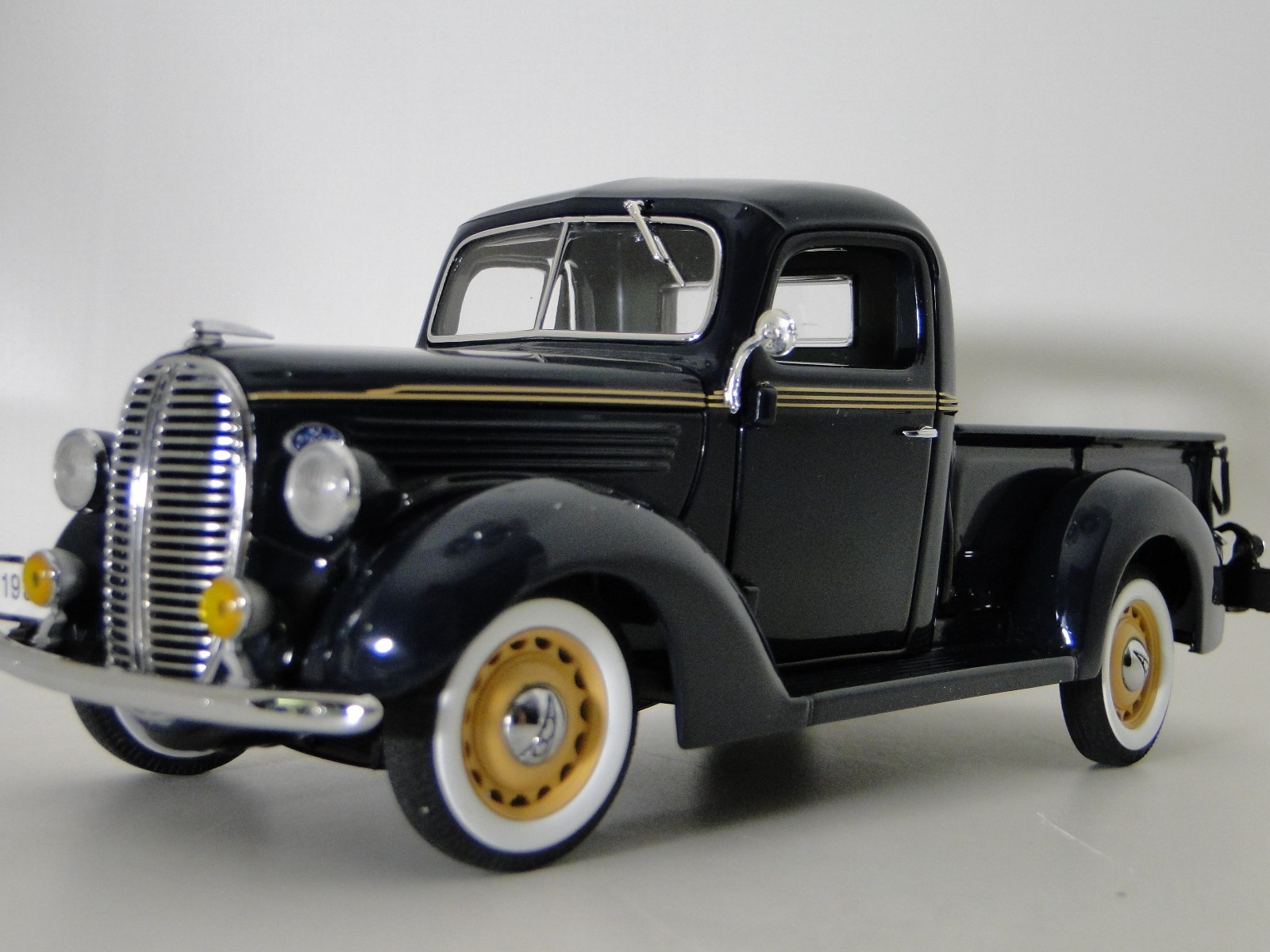 Ford Pickup Truck Wagon Classic Custom Built Metal Model Race Car 18 1 24