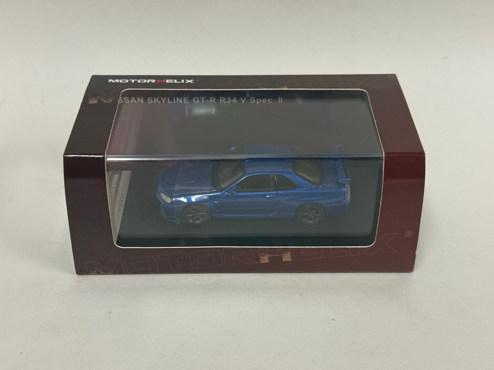 1/64 Motorhelix Nissan Skyline GT-R R34 V Spec II in Blue Titanium Wheels 64-004