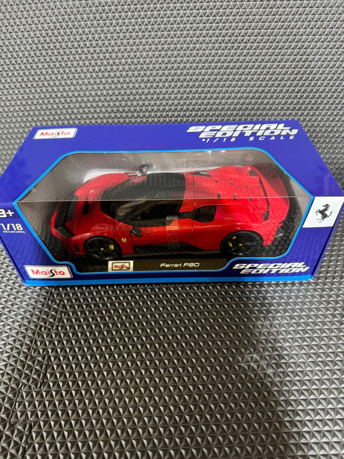 Ferrari F80 1:18 Maisto Exclusive Style Special Edition – red