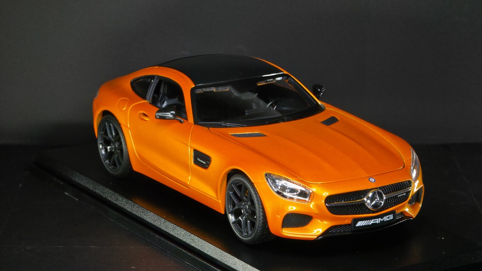 Mercedes-AMG GT 1:18 Maisto Exclusive Style Special Edition – Orange