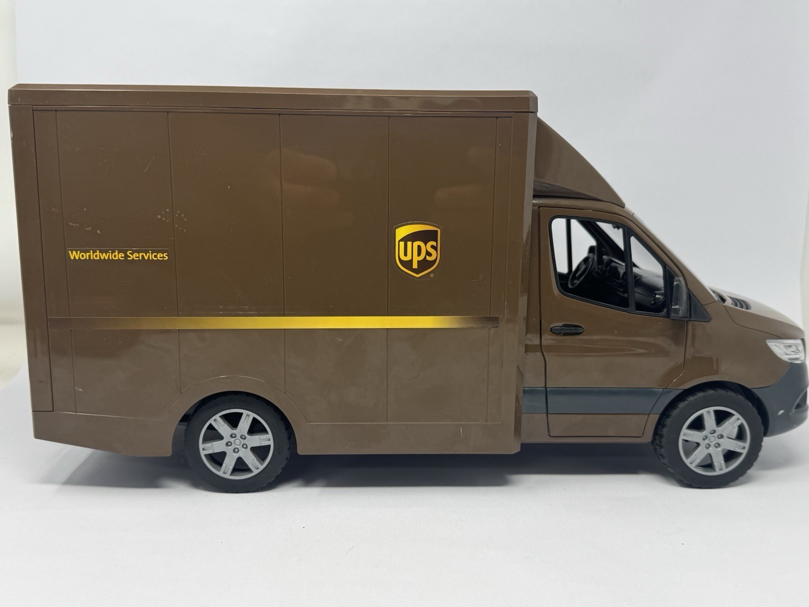 Bruder Brown UPS Mercedes-Benz Sprinte Delivery Truck Van 1/16