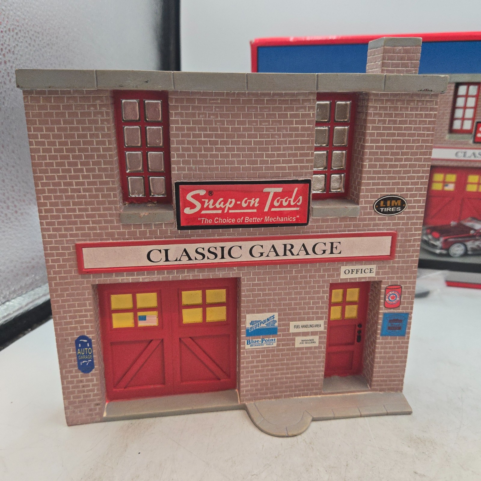 Snap On 1950s Classic Garage Diorama w/ 1950 Ford Street Rod Convertible BS8
