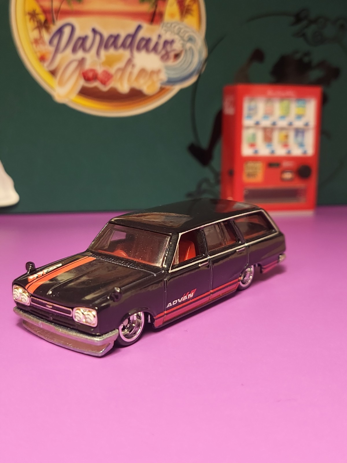 Hot Wheels Premium ’69 Nissan Skyline Van (F36) Loose Premium Team Transport