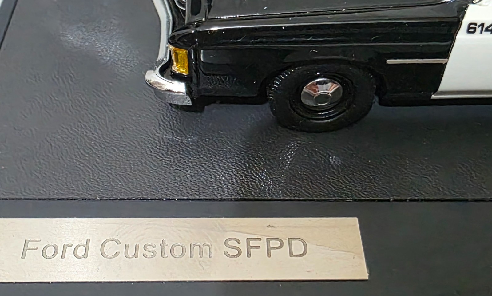 Ford Custom 500 “San Francisco Police Depart.” SFPD 1974 1:43 Matrix MX20603-241