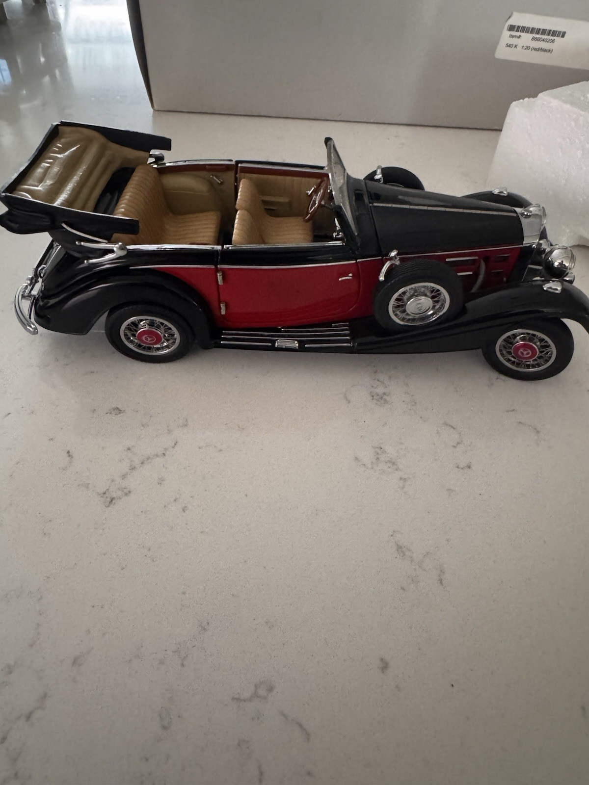 CMC 1:24 Mercedes-Benz 540K Cabriolet B 1936 Diecast Black/Red w/ Stand