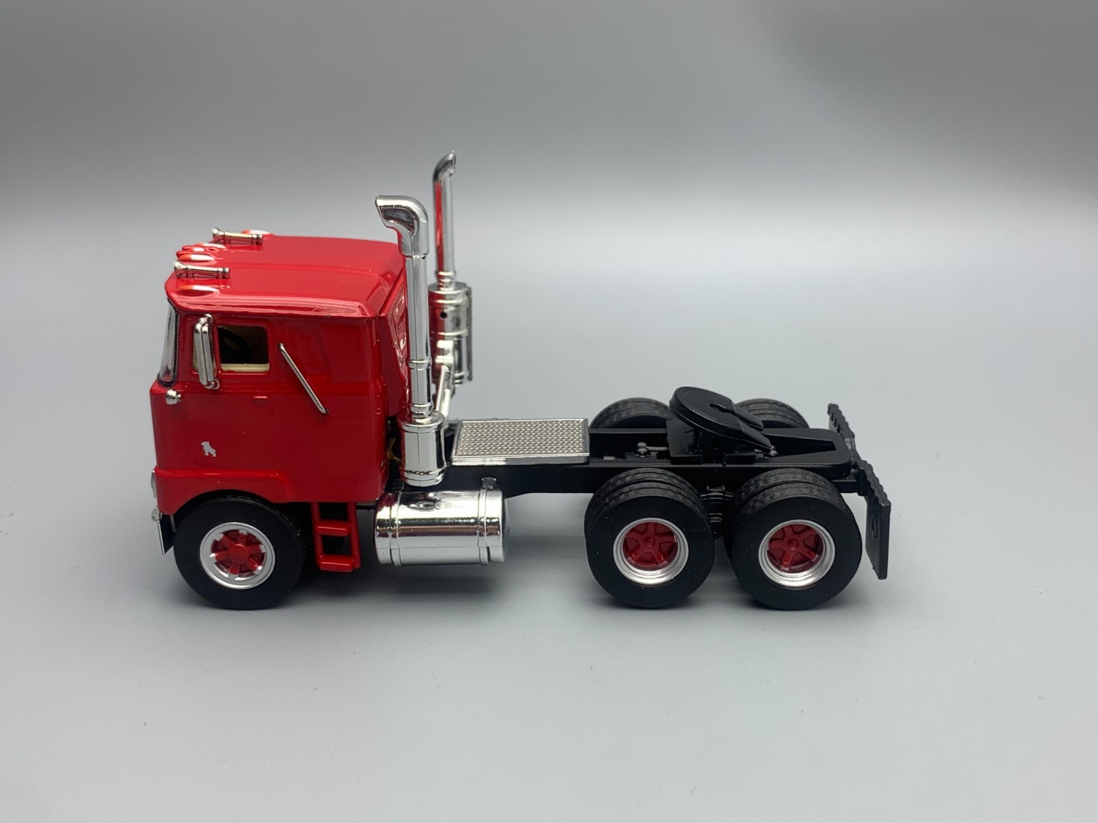 Top Shelf 1/64 Mack F700 Red Die-casting Tractor Diecast Metal Model Car