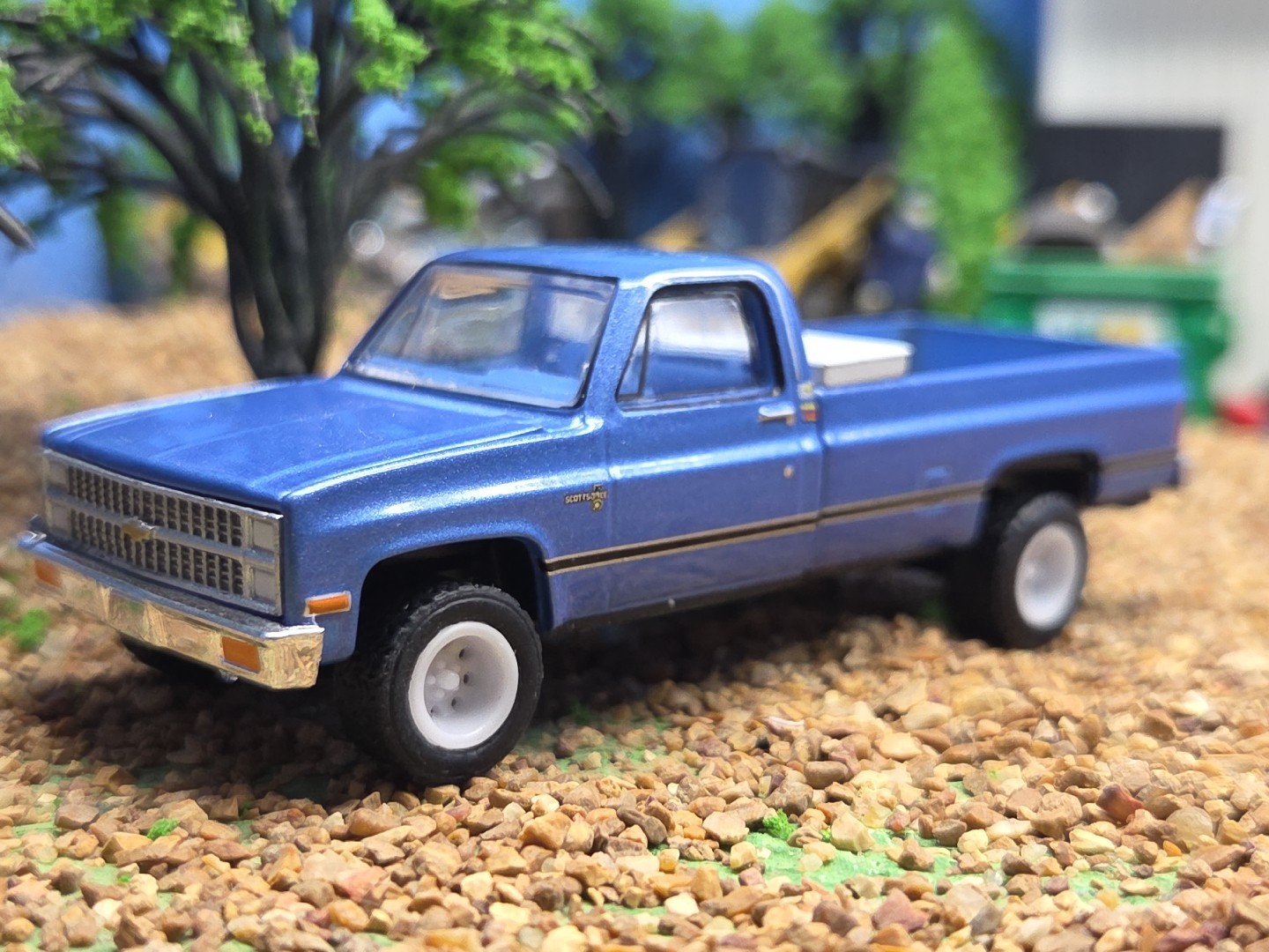 CUSTOM BUILT LIFTED 1:64 CHEVEROLET 1986 HIGH SIERA SQUARE BODY CHEVY 4×4 mud