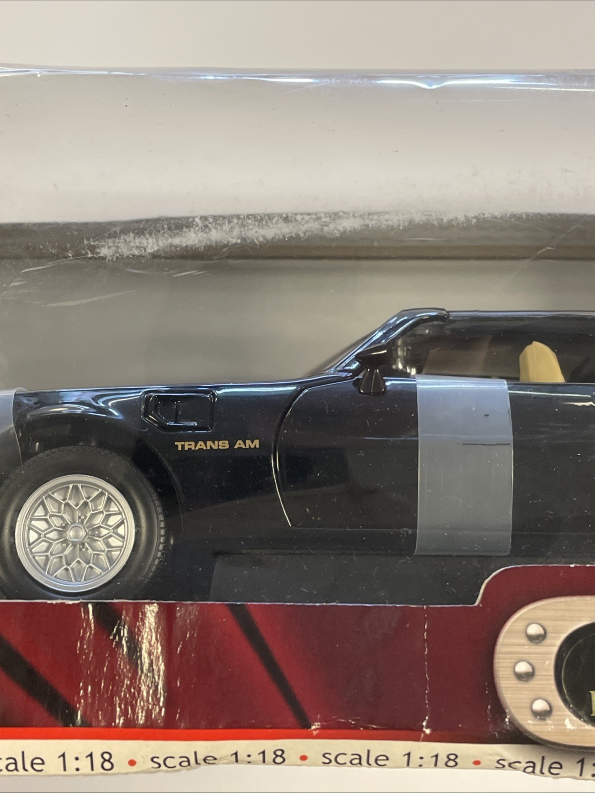 (G526) Road Signature 1:18 1979 Pontiac Firebird Trans Am Black Gold Diecast Car