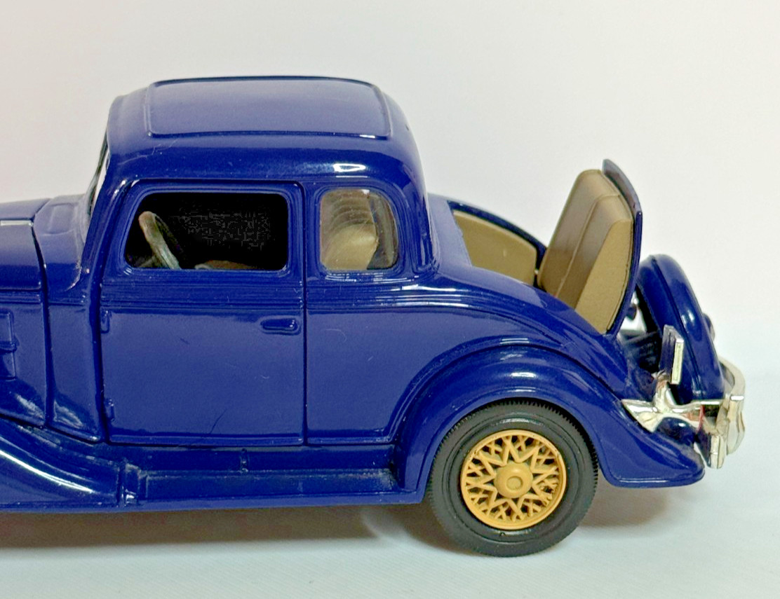 1933 Chevrolet Eagle Two Passenger Five Window Coupe Diecast Car Blue 1:32
