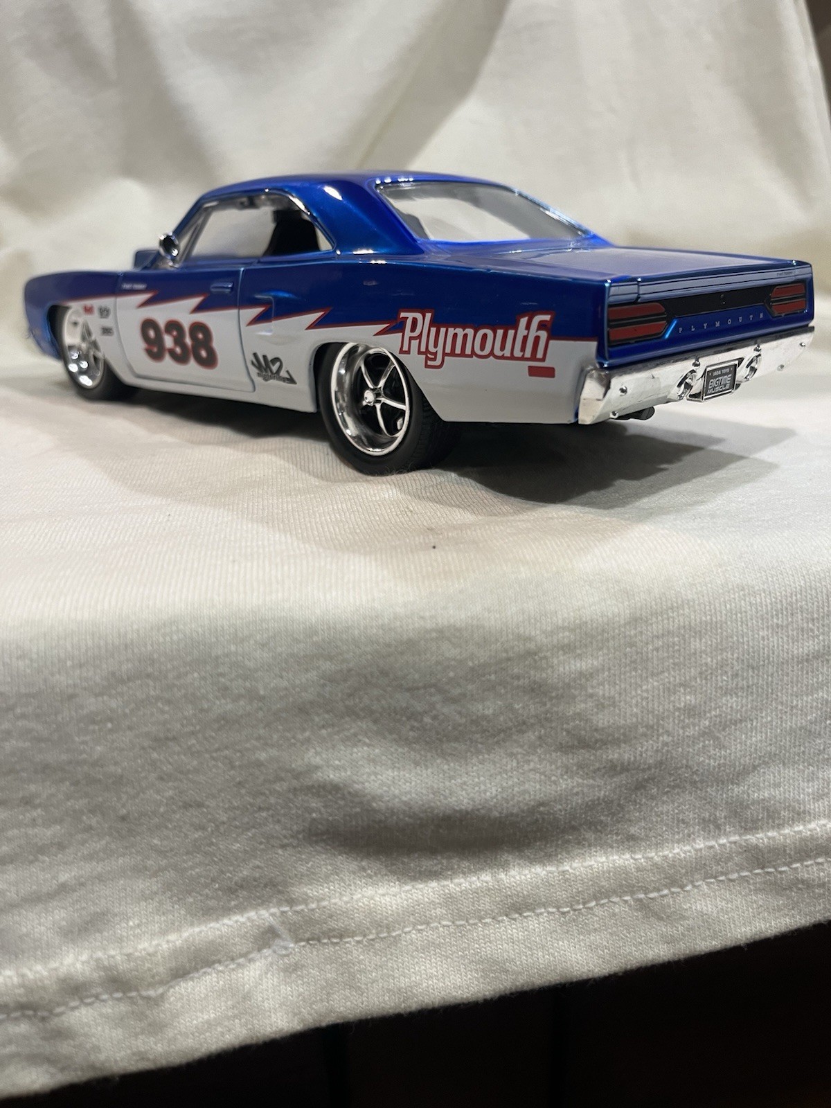 1:24 Jada 1970 Plymouth Road Runner Mint Condition. Loose No Box. Look Pictures