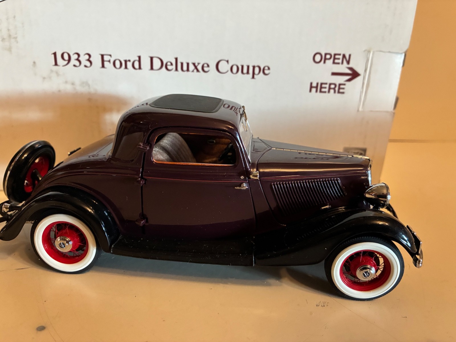 DANBURY MINT 1933 FORD DELUXE COUPE 1:24 SCALE in box
