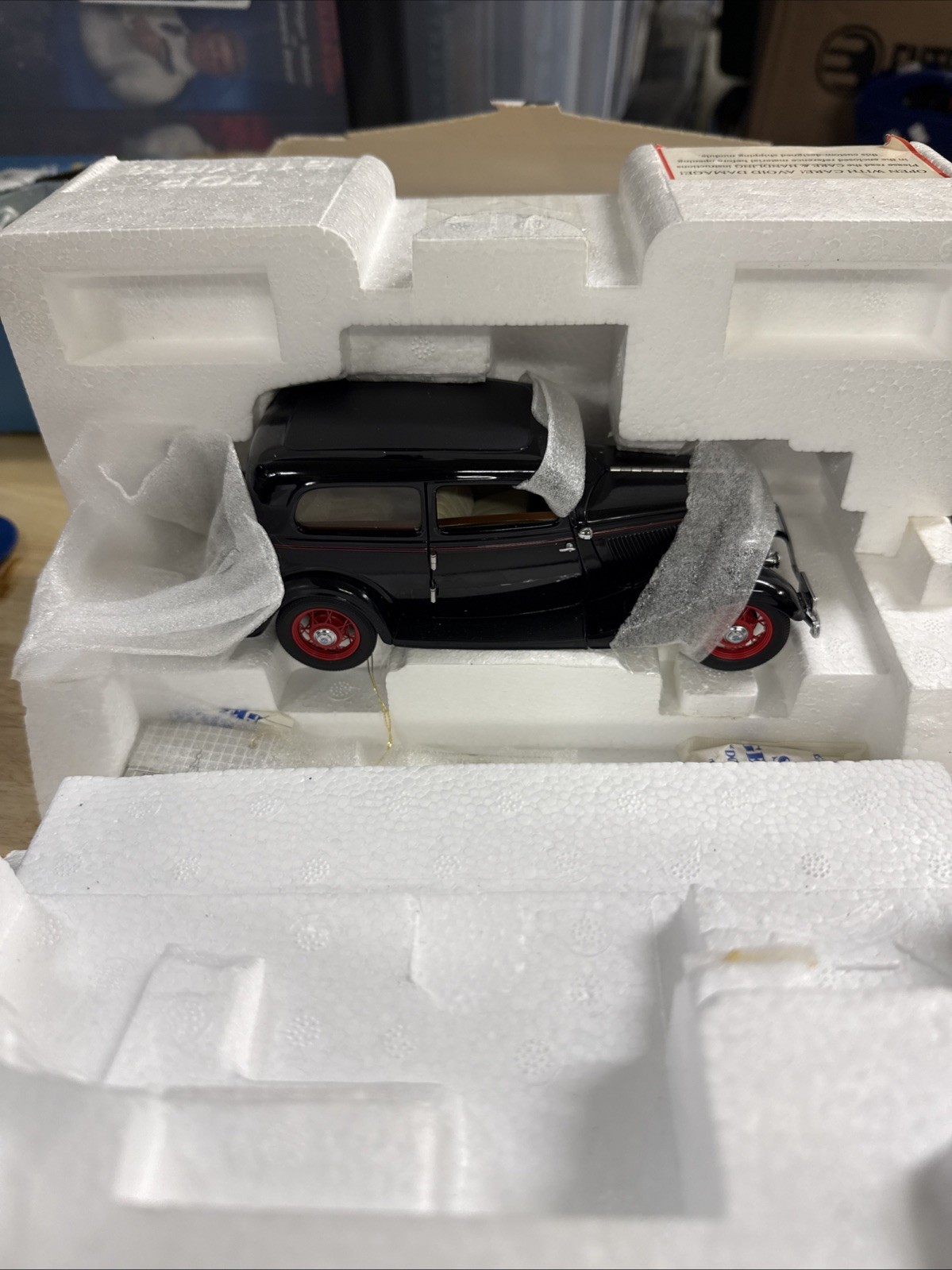 Franklin Mint Ford Deluxe 1933 1:24 Black Diecast Car John Dillinger (42)
