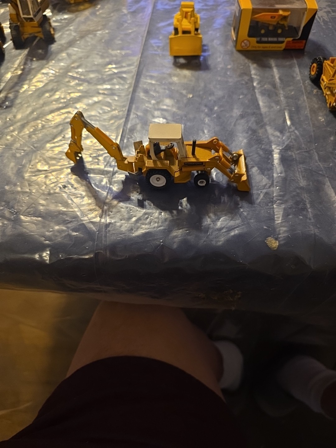 ERTL Lot of 4 Construction Vehicles + A Hot Wheels Bulldozer & Cat Truck Free Sh