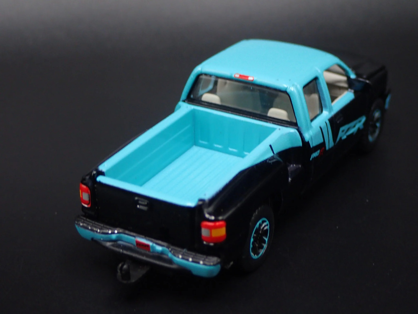 2003-2006 CHEVY CHEVROLET SILVERADO TRUCK SS CATEYE 1:64 SCALE DIECAST MODEL CAR