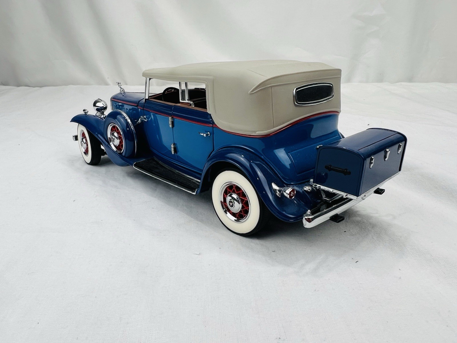 Franklin Mint 1932 Cadillac V16 – two-tone blue, NO TAG OR PAPER WORK