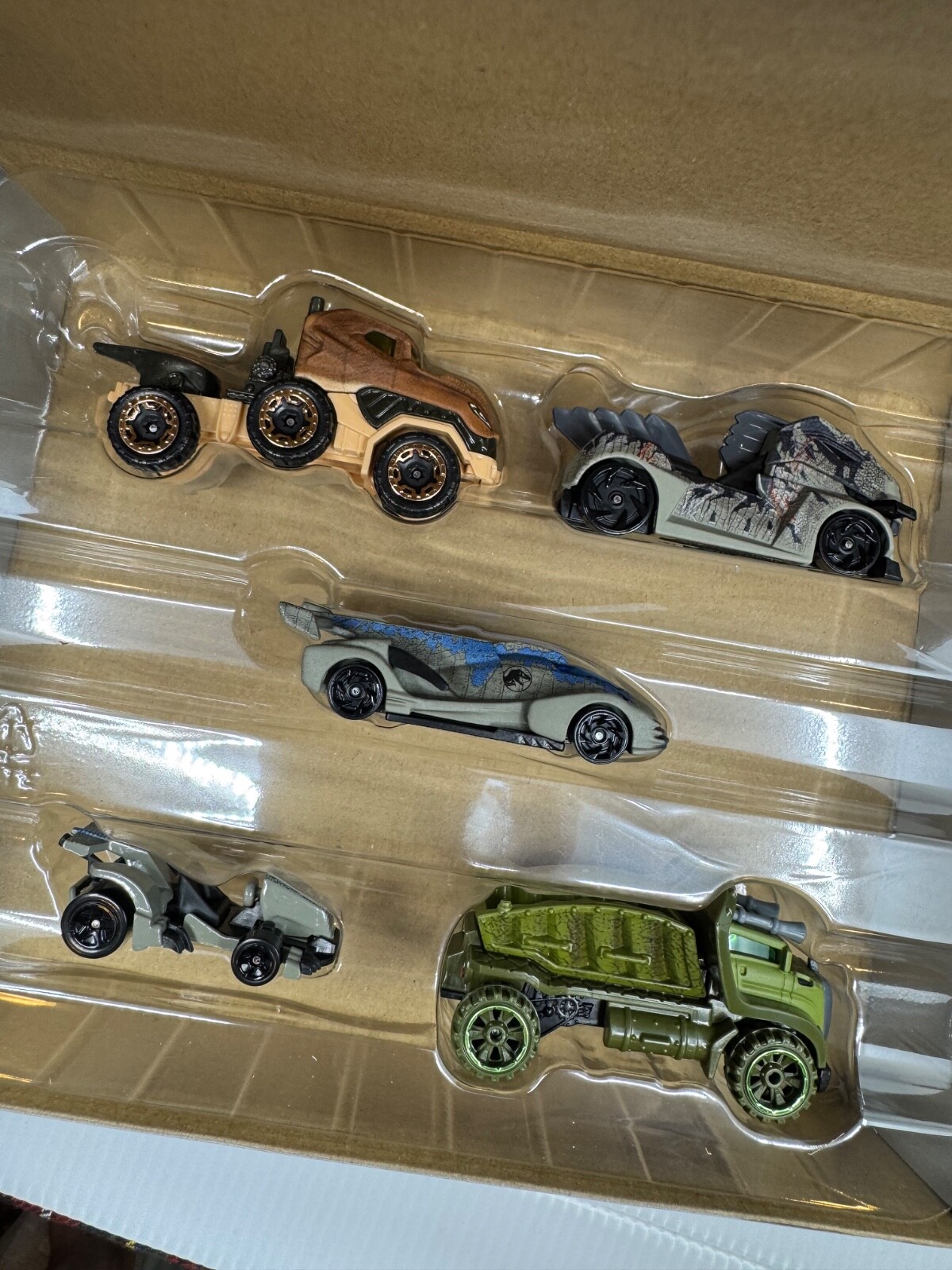 Hot Wheels Jurassic World Dominion Character Car 5 Pack Box Set Brand New