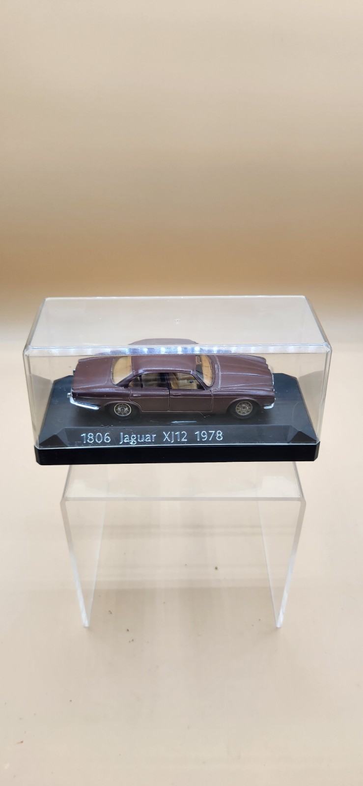Jaguar XJ 12 Solido (France) 1/43 with stand and case