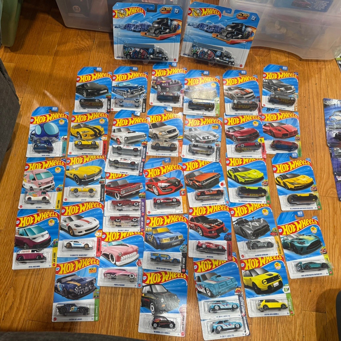 Hot Wheels mixed Lot – Lot Of 34 mainlines and 2 track fleets (hype hauler DC)