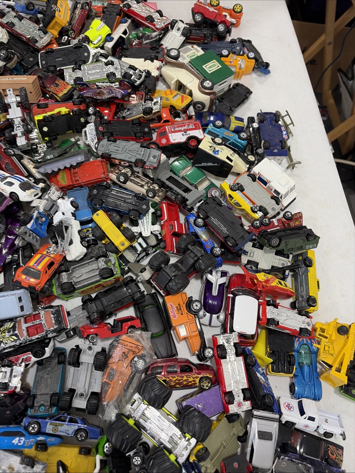 Huge Lot Hot Wheel Die Cast Cars Matchbox And Others Used – Full Box 26 Pounds