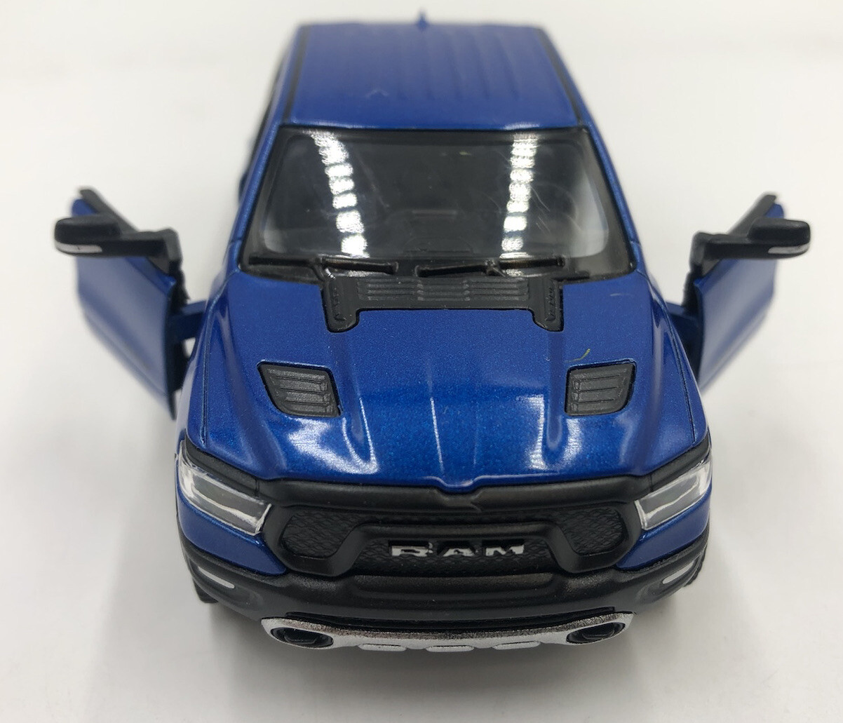 2 Kintoy Die Cast Dodge Ram 1500 Die Cast Red and Blue