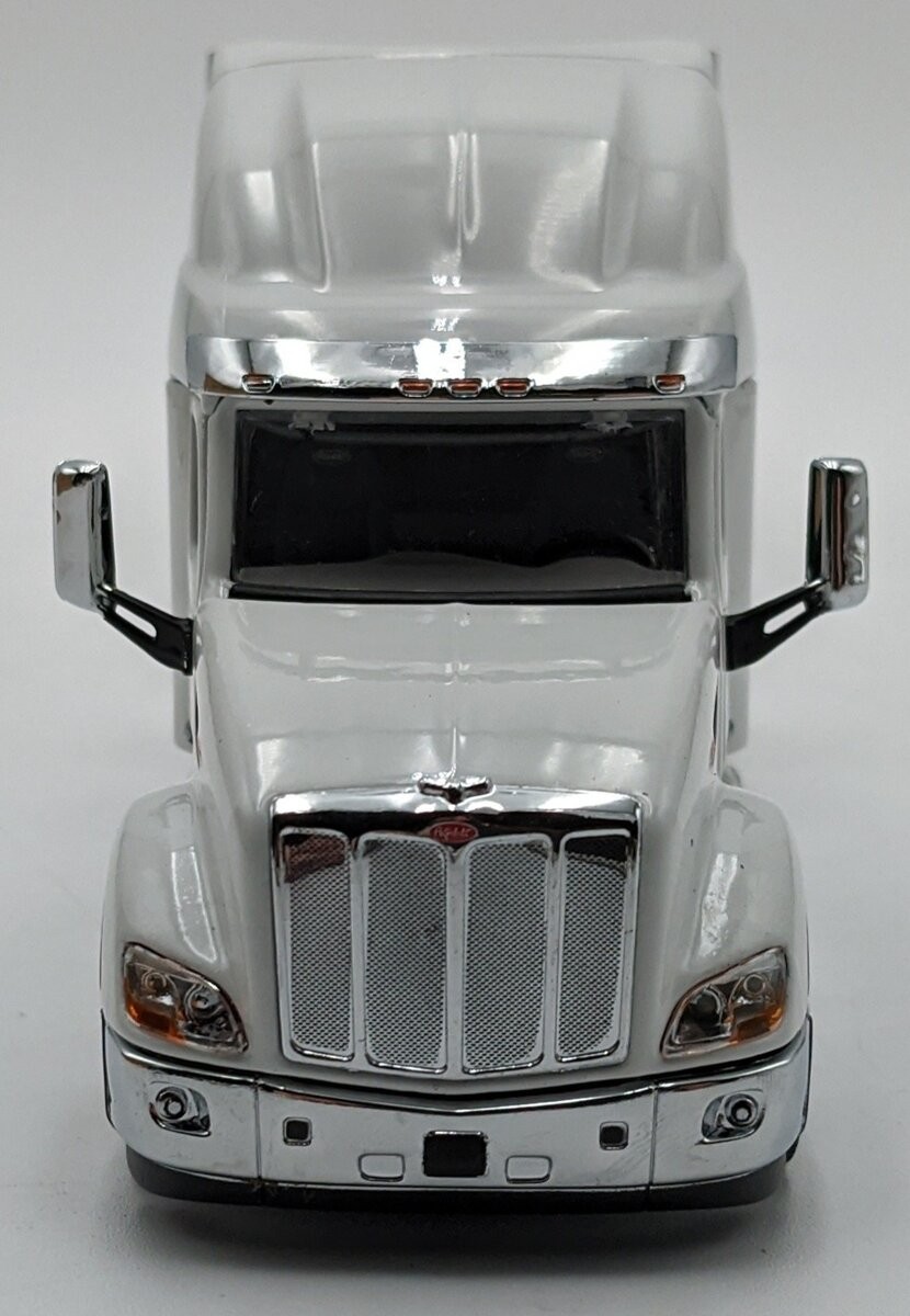 DieCast Masters 71072 1:50 Peterbilt 579 UltraLoft Tractor