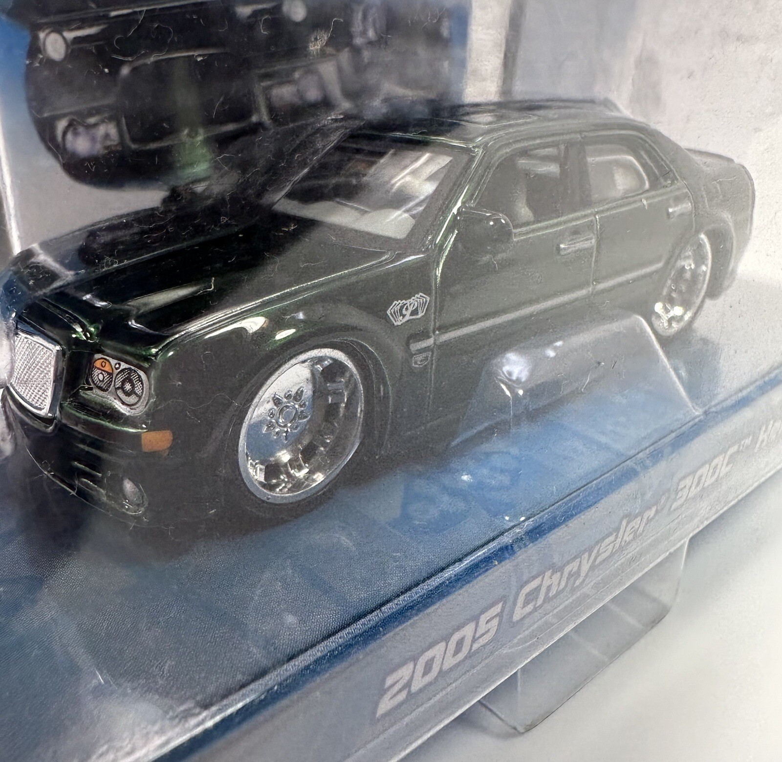 MAISTO 1/64 Scale 2005 CHRYSLER 300c HEMI ”Green Version”