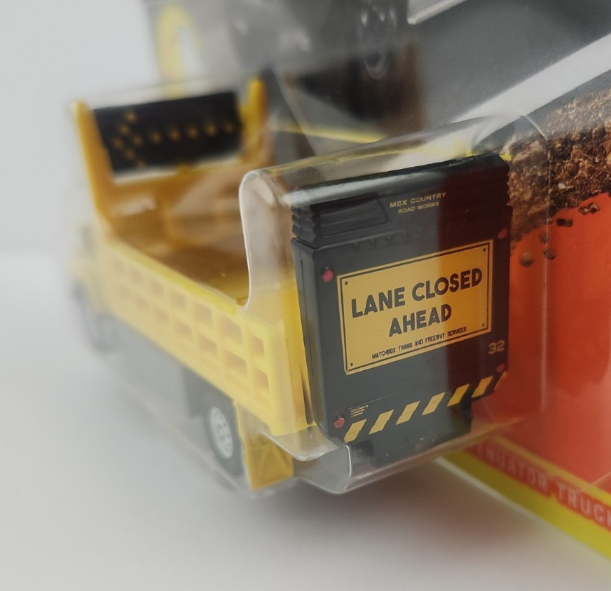 2 Matchbox Matchbox GMC 3500 Attenuator Truck Orange Yellow Working Rigs