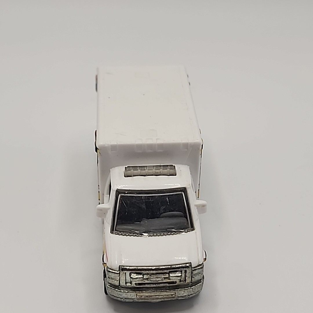 Matchbox Ford E-350 E350 Ambulance Santa Ursula SUAS 2009 MB944 EMS car diecast